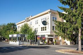 Fairhaven Village Inn