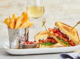 Courtyard by Marriott Fargo Moorhead, MN