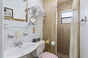 Bayview Plaza Waterfront Resort