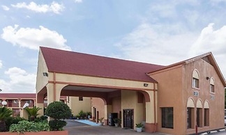 Super 8 by Wyndham Athens TX