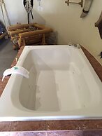 Wildwood Inn Tropical Dome & Theme Suites