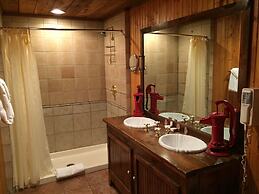 Wildwood Inn Tropical Dome & Theme Suites