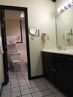 Wildwood Inn Tropical Dome & Theme Suites