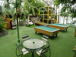 Wildwood Inn Tropical Dome & Theme Suites