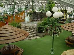 Wildwood Inn Tropical Dome & Theme Suites