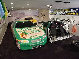 Wildwood Inn Tropical Dome & Theme Suites