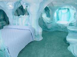 Wildwood Inn Tropical Dome & Theme Suites