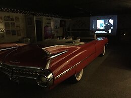 Wildwood Inn Tropical Dome & Theme Suites