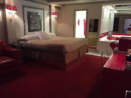 Wildwood Inn Tropical Dome & Theme Suites