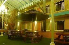Wildwood Inn Tropical Dome & Theme Suites