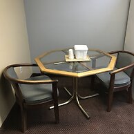 AmeriVu Inn & Suites