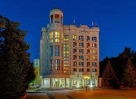 Oktyabrskaya Hotel