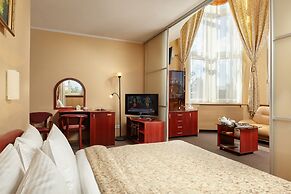 Oktyabrskaya Hotel
