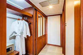 Bangkok Palace Hotel