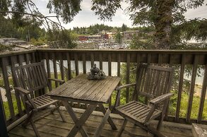 Waters Edge Shoreside Suites