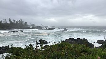 Waters Edge Shoreside Suites