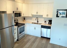 Waters Edge Shoreside Suites