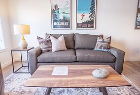 Waters Edge Shoreside Suites