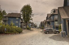 Waters Edge Shoreside Suites