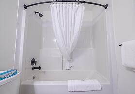 Waters Edge Shoreside Suites