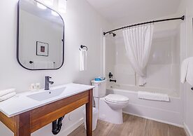 Waters Edge Shoreside Suites