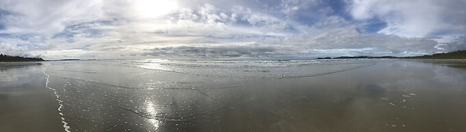 Waters Edge Shoreside Suites