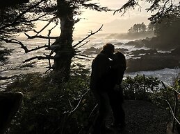 Waters Edge Shoreside Suites