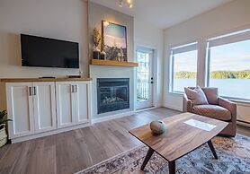 Waters Edge Shoreside Suites