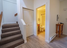 Waters Edge Shoreside Suites