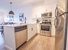 Waters Edge Shoreside Suites