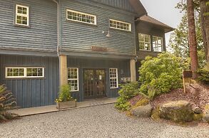 Waters Edge Shoreside Suites