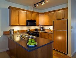 Waters Edge Shoreside Suites