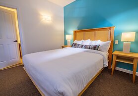 Waters Edge Shoreside Suites