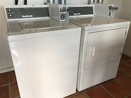 Waters Edge Shoreside Suites