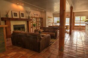 Waters Edge Shoreside Suites