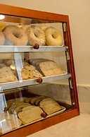 Days Inn & Suites by Wyndham Thunder Bay