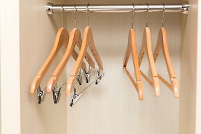 Days Inn & Suites by Wyndham Thunder Bay