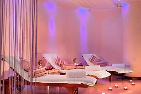 Le Meridien Al Aqah Beach Resort