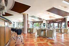 Le Meridien Al Aqah Beach Resort