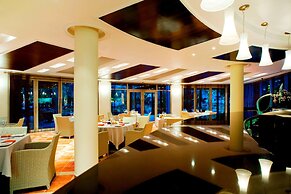 Le Meridien Al Aqah Beach Resort