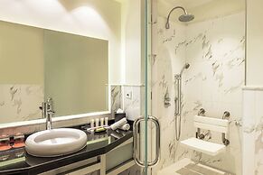 Le Meridien Al Aqah Beach Resort