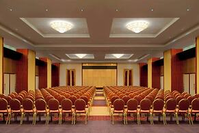 Le Meridien Al Aqah Beach Resort