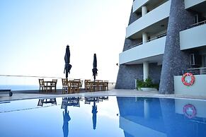 Madeira Regency Cliff