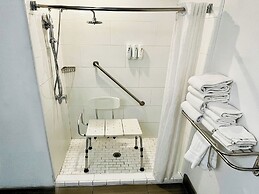 Country Inn & Suites by Radisson, Bakersfield, CA