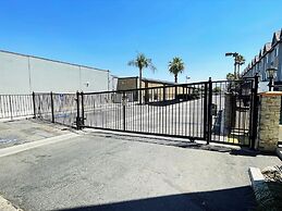 Country Inn & Suites by Radisson, Bakersfield, CA
