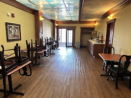 Ramada by Wyndham Saginaw Hotel & Suites