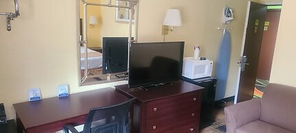 Travelodge by Wyndham Airport Platte City