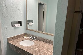 Travelodge by Wyndham Airport Platte City