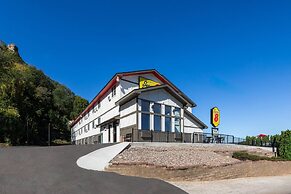 Super 8 by Wyndham Winona MN