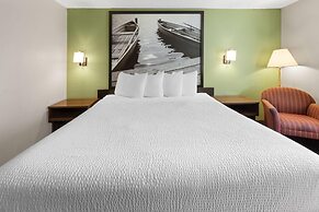 Super 8 by Wyndham Winona MN